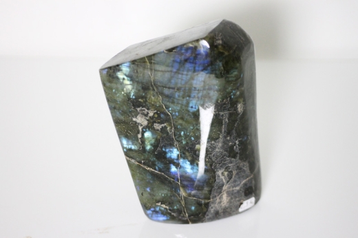 2,90 Kg single piece Labradorite Madag. w. base