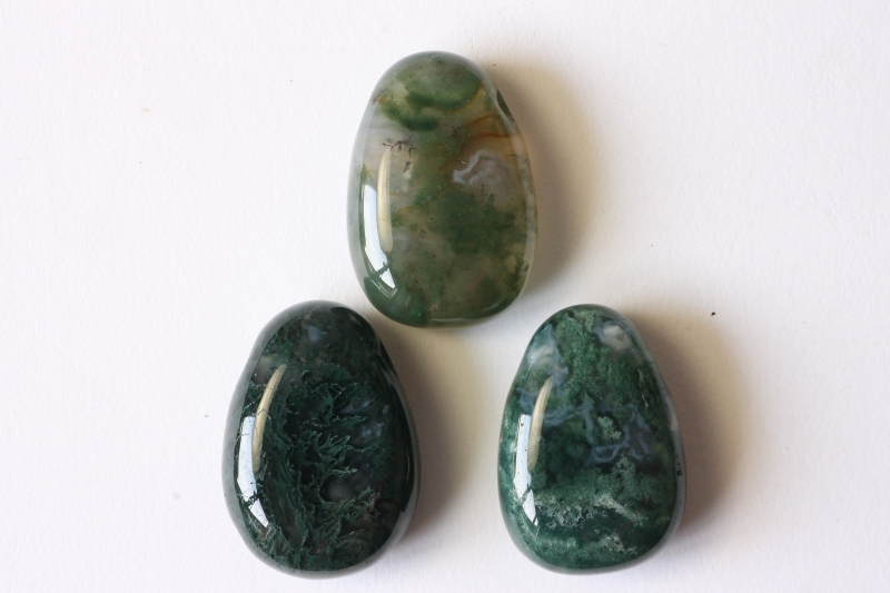 Set of 5 moss agate tumbled stone drilled