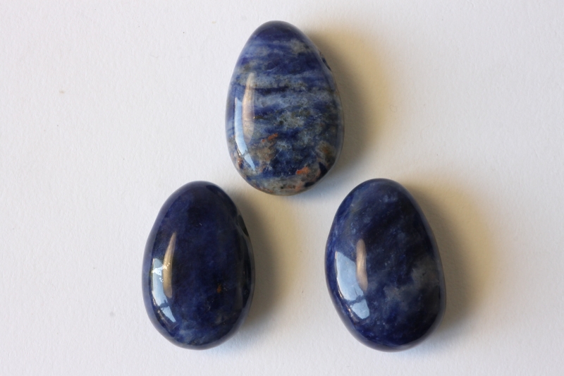 Set of 5 sodalite tumbled stones drilled