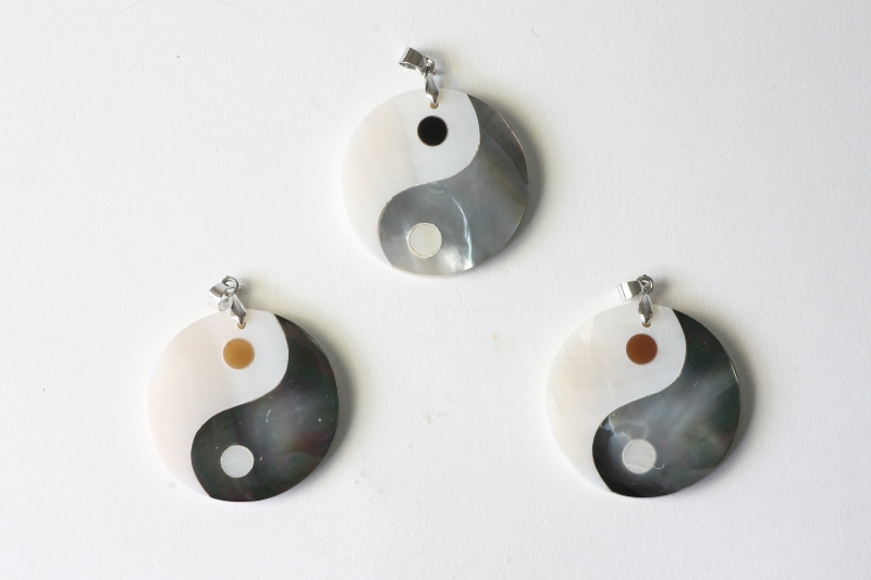 3pcs. Pendant mother of pearl YingYang