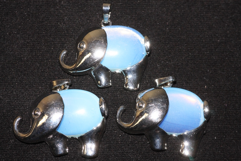 3pcs. Opal glass synthetic pendant elephant / flat