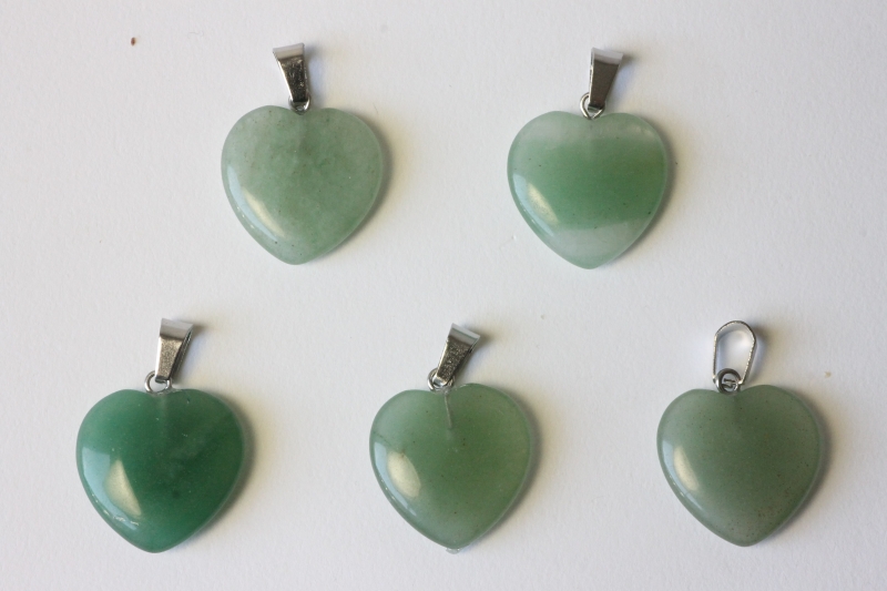 10pcs. Heart pendant 20mm aventurine