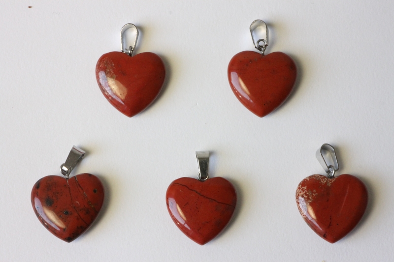 10pcs. Heart pendant 20mm red jasper