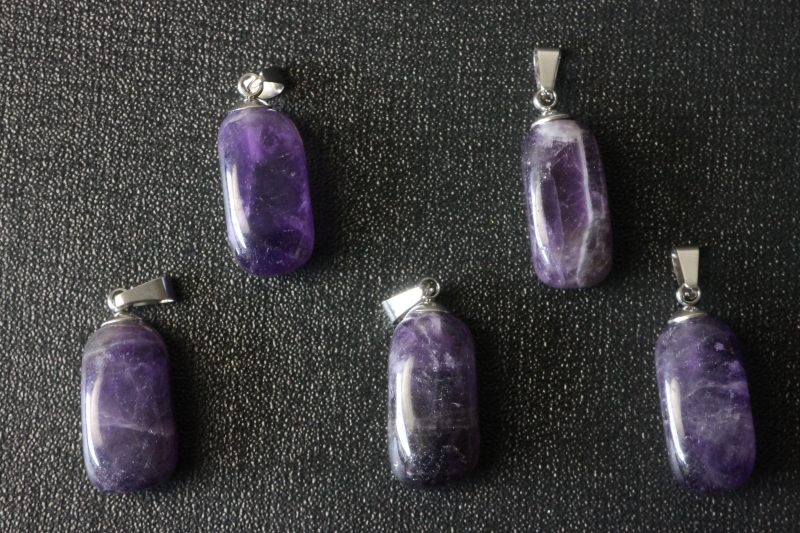 Set of 5 amethyst tumbled stones with eyelet