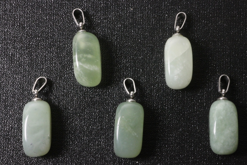 Set of 5 Chinese jade tumbled stones with eyelet