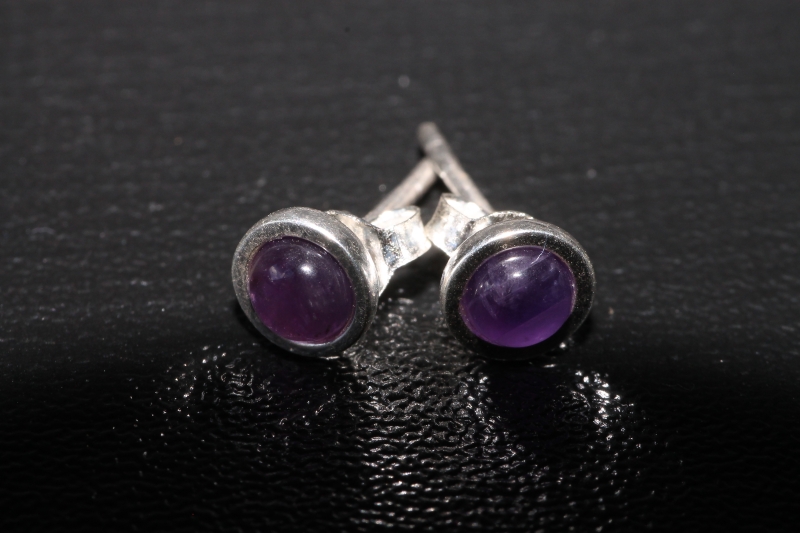 Amethyst earsticks 4mm cab. Sterling-silver