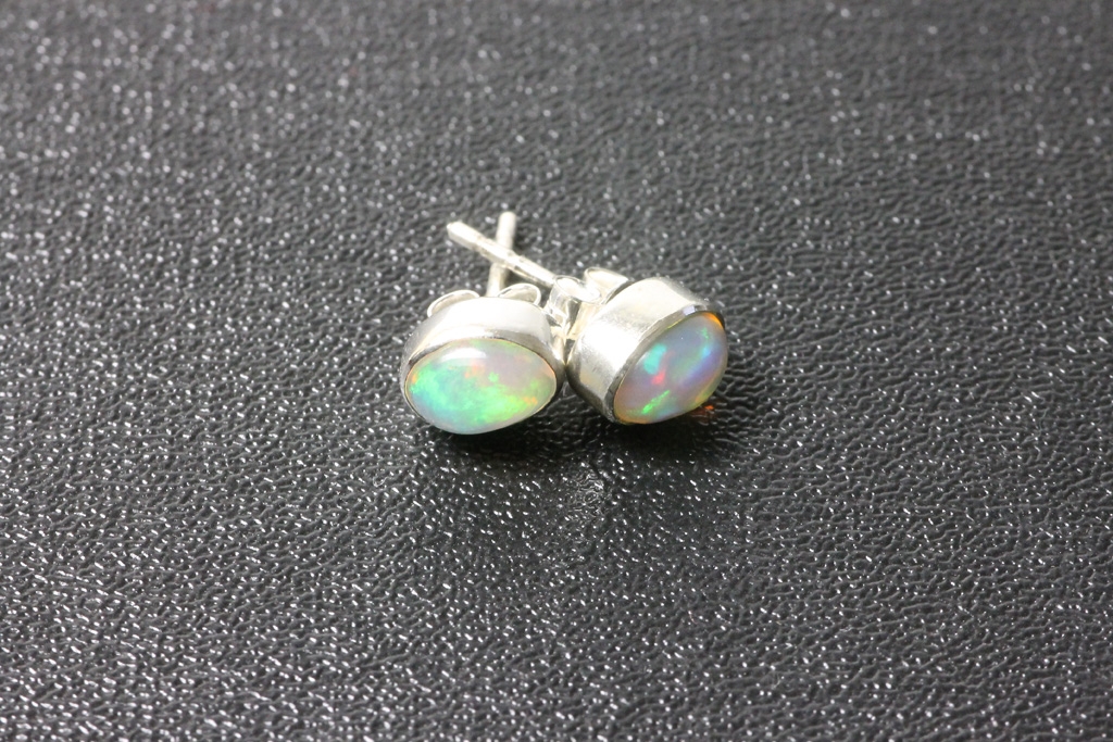 Opal earsticks Ethiopia Cab. Sterling-silver