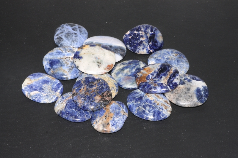 0.5kg sodalite pocket stones