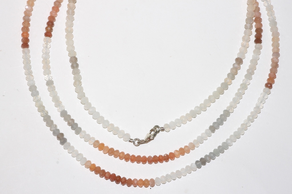 Moonstone necklace multi fac. button approx. 5-5.5mm/45cm