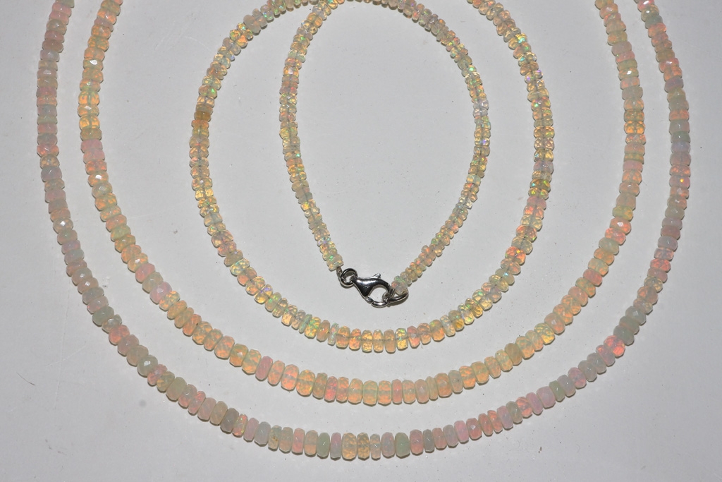 Opal chain button Ethiopia A approx.4mm/45cm