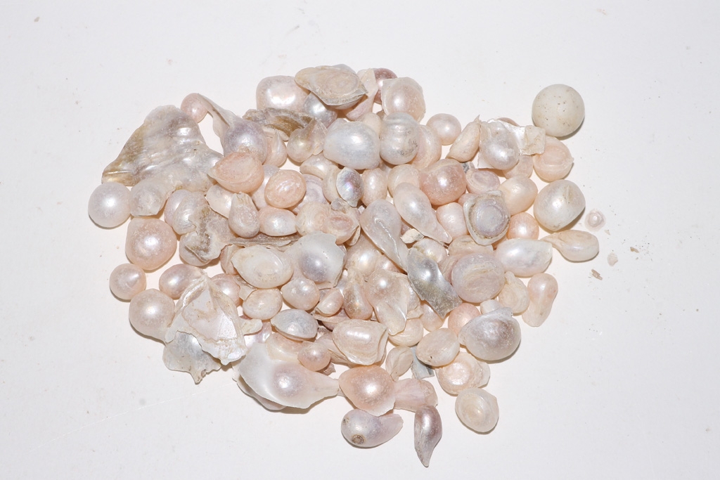 200gr. Freshwater pearls untreated, China