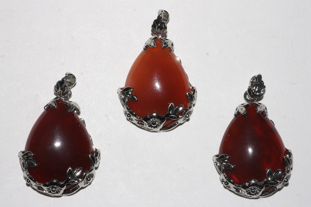 3pcs. Carnelian teardrop pendant decorated