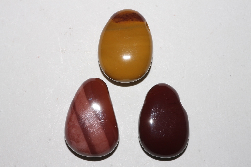 Set of 5 Mookaite tumbled stones drilled