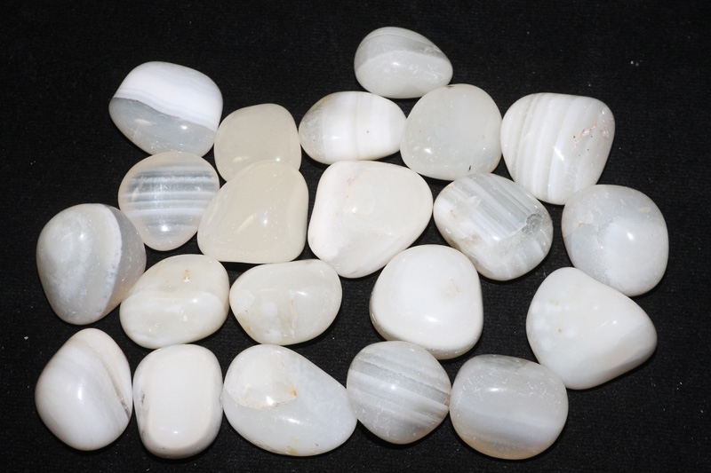 0,5kg Peace agate tumbled stones white India