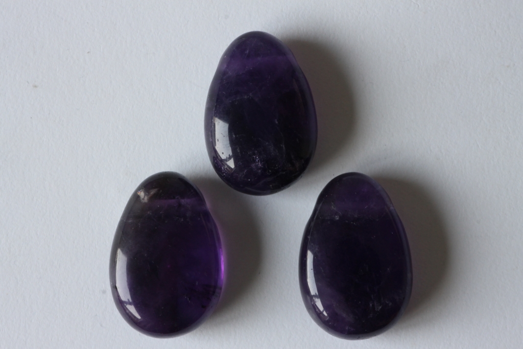 Set of 5 dark amethyst A/B tumbled stones drilled