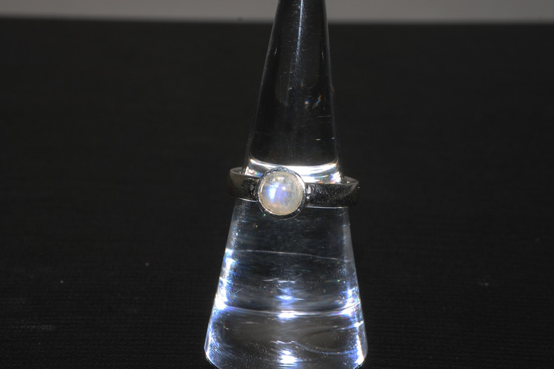 Rainbow moonstone. ring cab. 6mm Sterling-silver