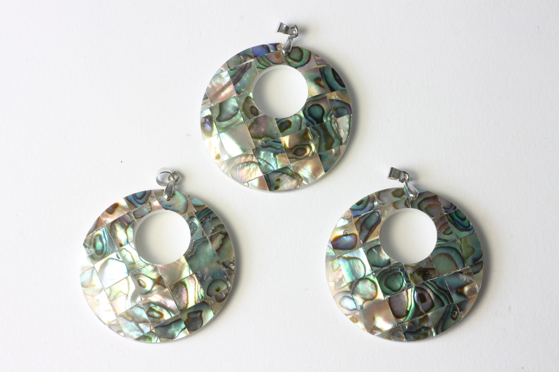 3pcs. Abalone shell pendant Donut