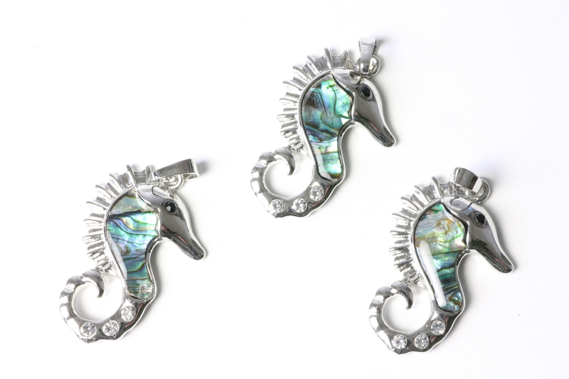 3pcs. Abalone shell pendant Seahorse