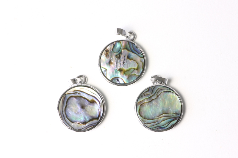 3pcs. Abalone shell pendant round