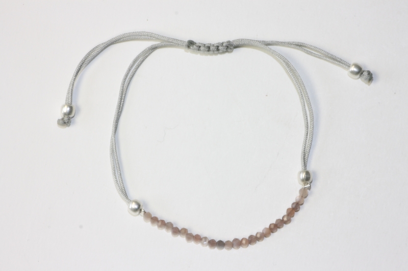 moonst. apricot pullstring bracelet. fac. approx. 2 mm/6+21cm