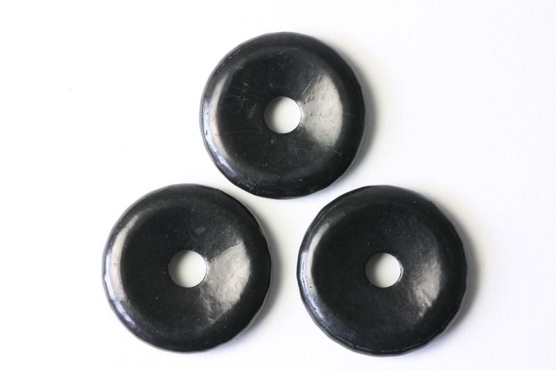 Set of 3 donuts 30mm shungite