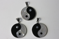 Ying Yang Pendant Mother of Pearl / Agate