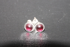 Garnet stud earrings 4mm Cab. 925 silver