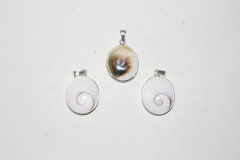 Operculum pendant / silver oval approx.30x19mm