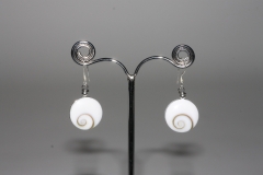 Operculum earrings / silver round ca.15mm