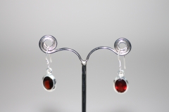 Garnet earrings. fac. oval approx. 10.5x8.5 mm Sterling-silver