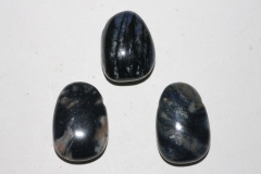 Set of 5 Dumortierite tumbled stone 2.5mm drilled