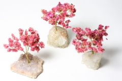 Edelstein-Bäumchen rot/small auf Quarzsockel
