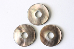 Set of 3 mother-of-pearl 30mm donuts